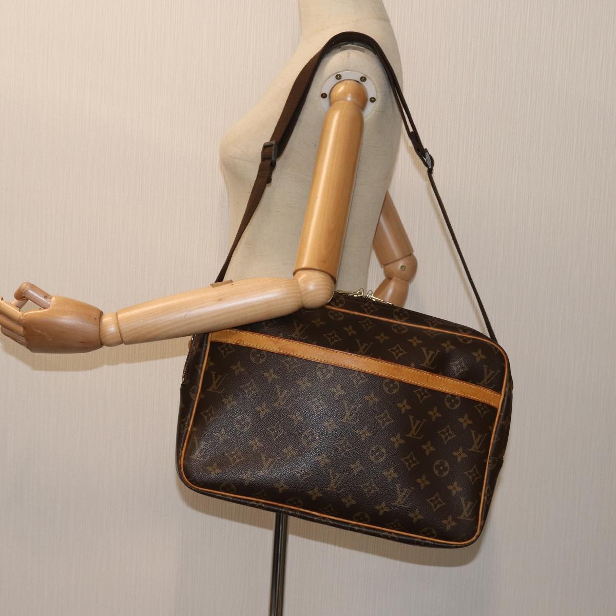 LOUIS VUITTON Monogram Reporter GM Shoulder Bag M45252 LV Auth 70267