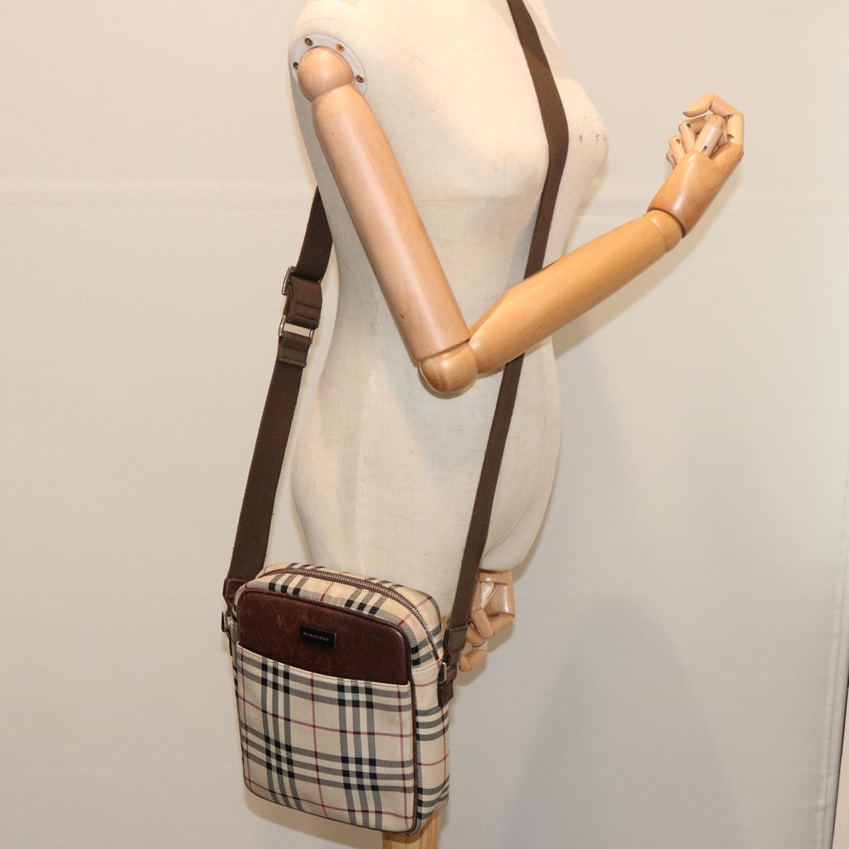 BURBERRY Nova Check Shoulder Bag Nylon Beige Auth 70335