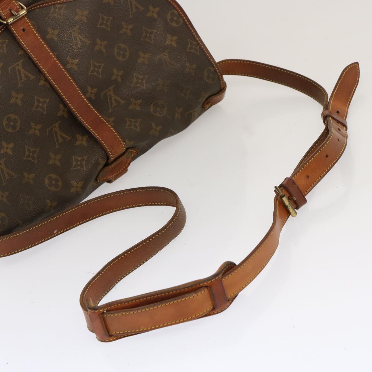 LOUIS VUITTON Monogram Saumur 35 Shoulder Bag M42254 LV Auth 70341