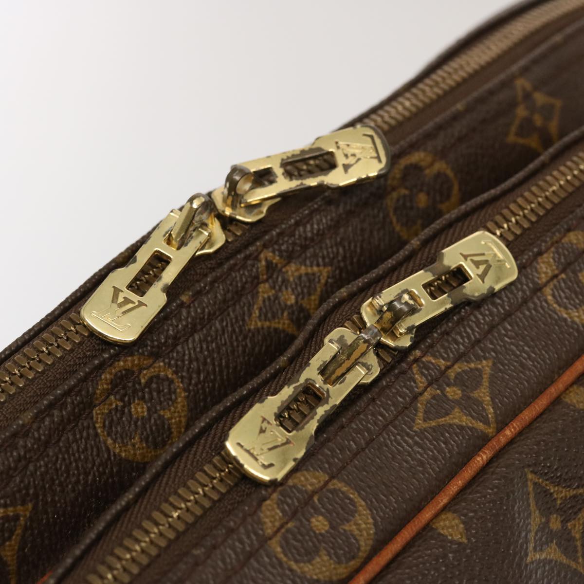 LOUIS VUITTON Monogram Reporter GM Shoulder Bag M45252 LV Auth 70363