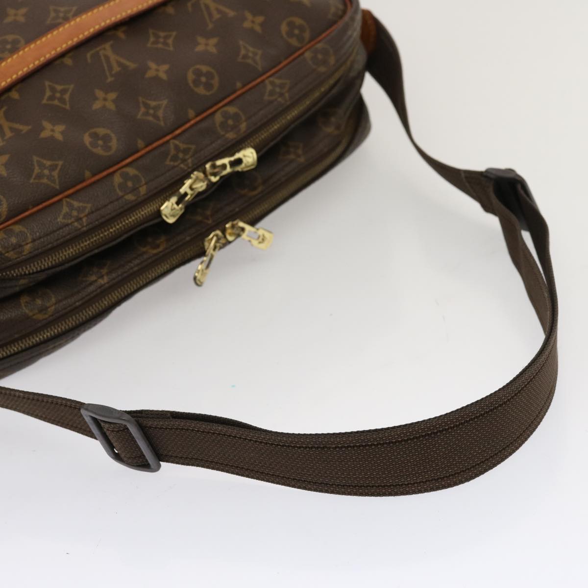 LOUIS VUITTON Monogram Reporter GM Shoulder Bag M45252 LV Auth 70363