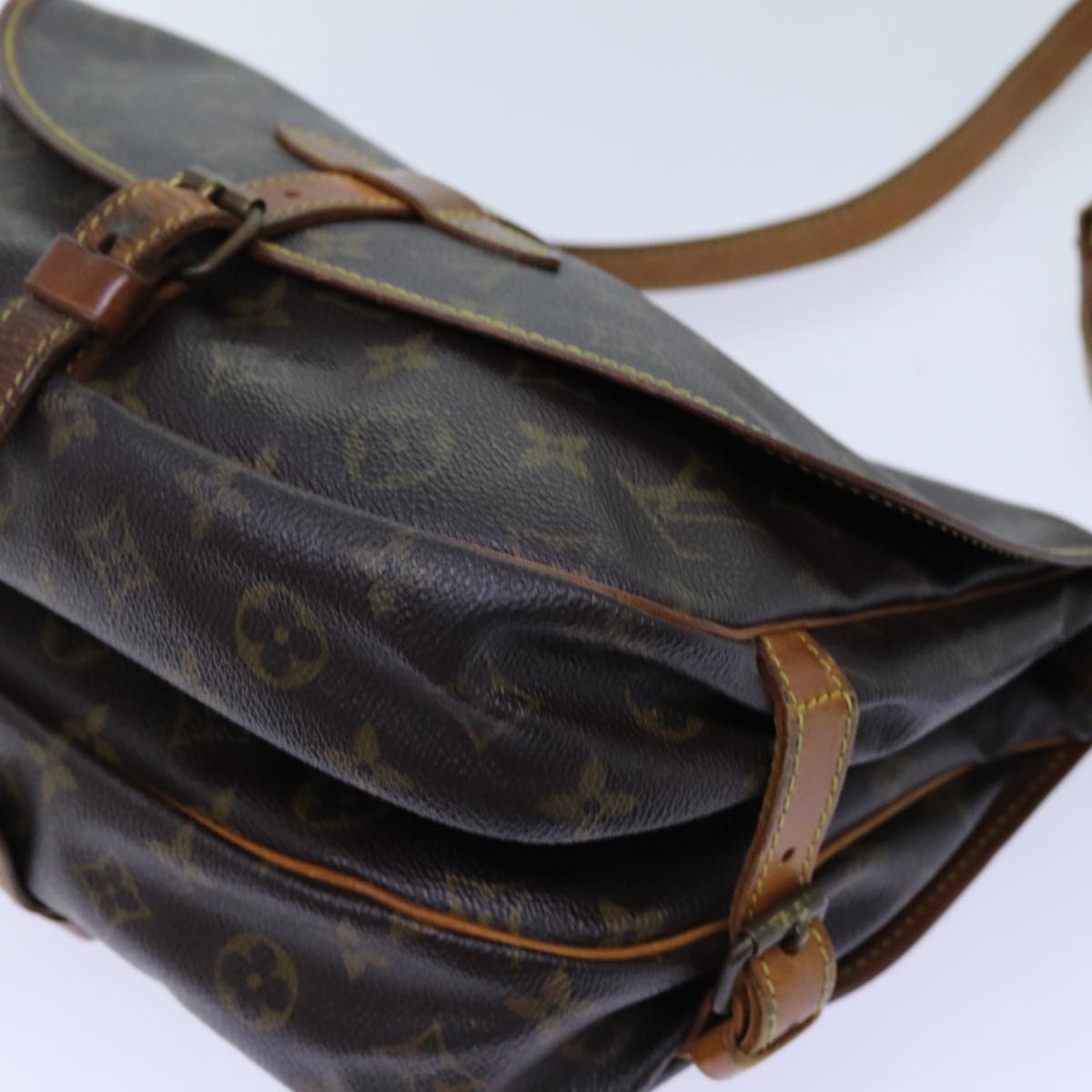 LOUIS VUITTON Monogram Saumur 30 Shoulder Bag M42256 LV Auth 70430