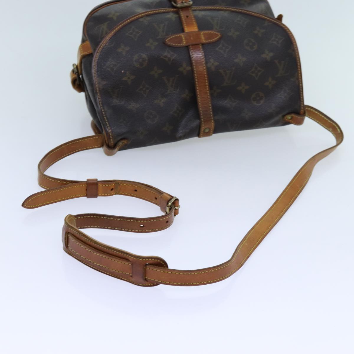 LOUIS VUITTON Monogram Saumur 30 Shoulder Bag M42256 LV Auth 70430