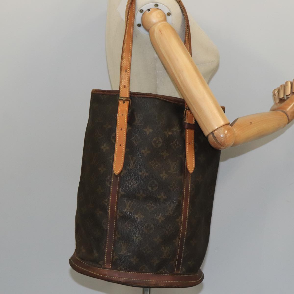 LOUIS VUITTON Monogram Bucket GM Shoulder Bag M42236 LV Auth 70542