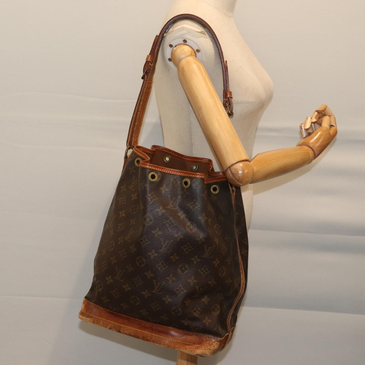 LOUIS VUITTON Monogram Noe Shoulder Bag M42224 LV Auth 70543