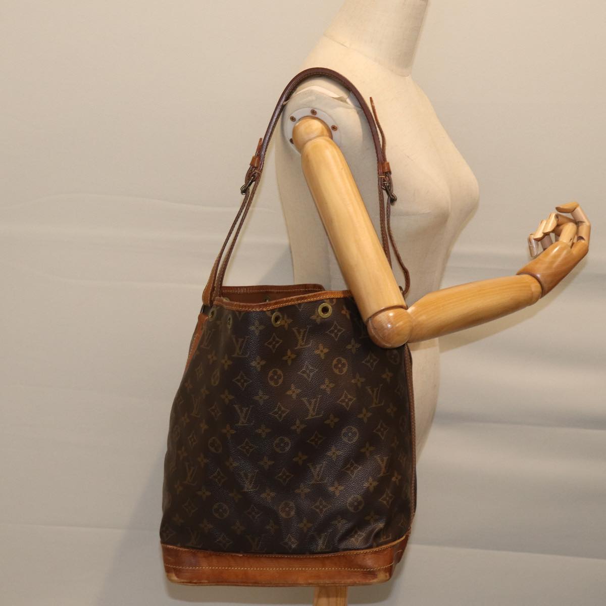 LOUIS VUITTON Monogram Noe Shoulder Bag M42224 LV Auth 70546