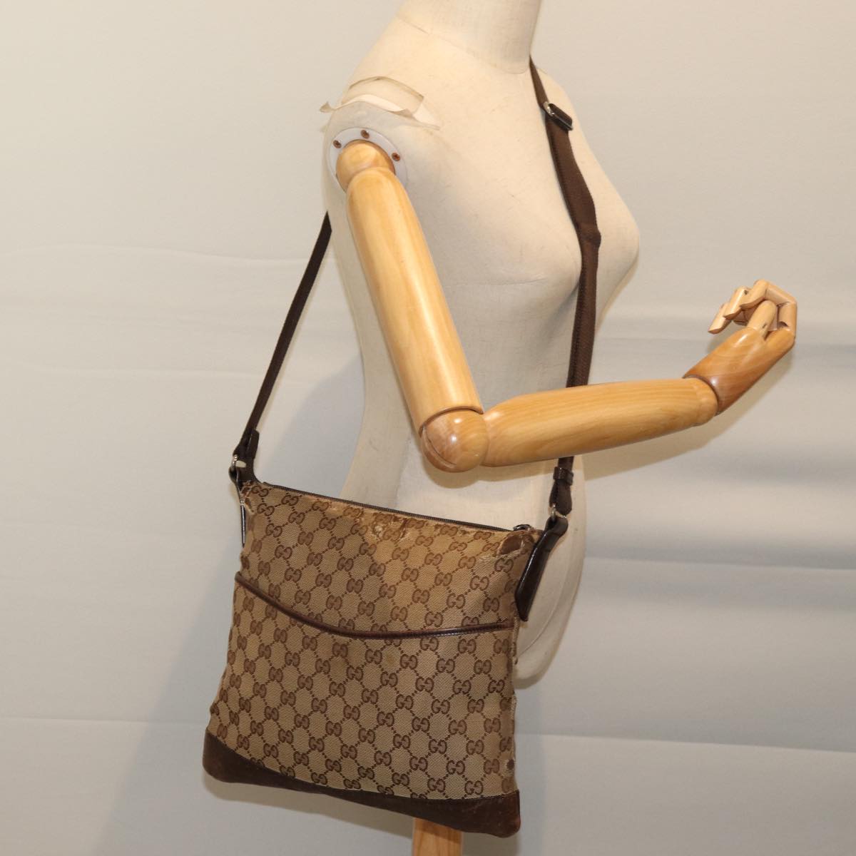 GUCCI GG Canvas Shoulder Bag Beige 145857 Auth 70601