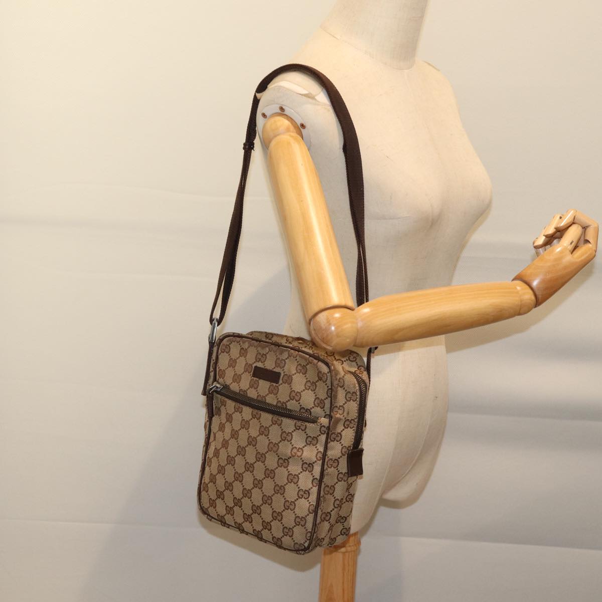 GUCCI GG Canvas Shoulder Bag Beige Auth 70613