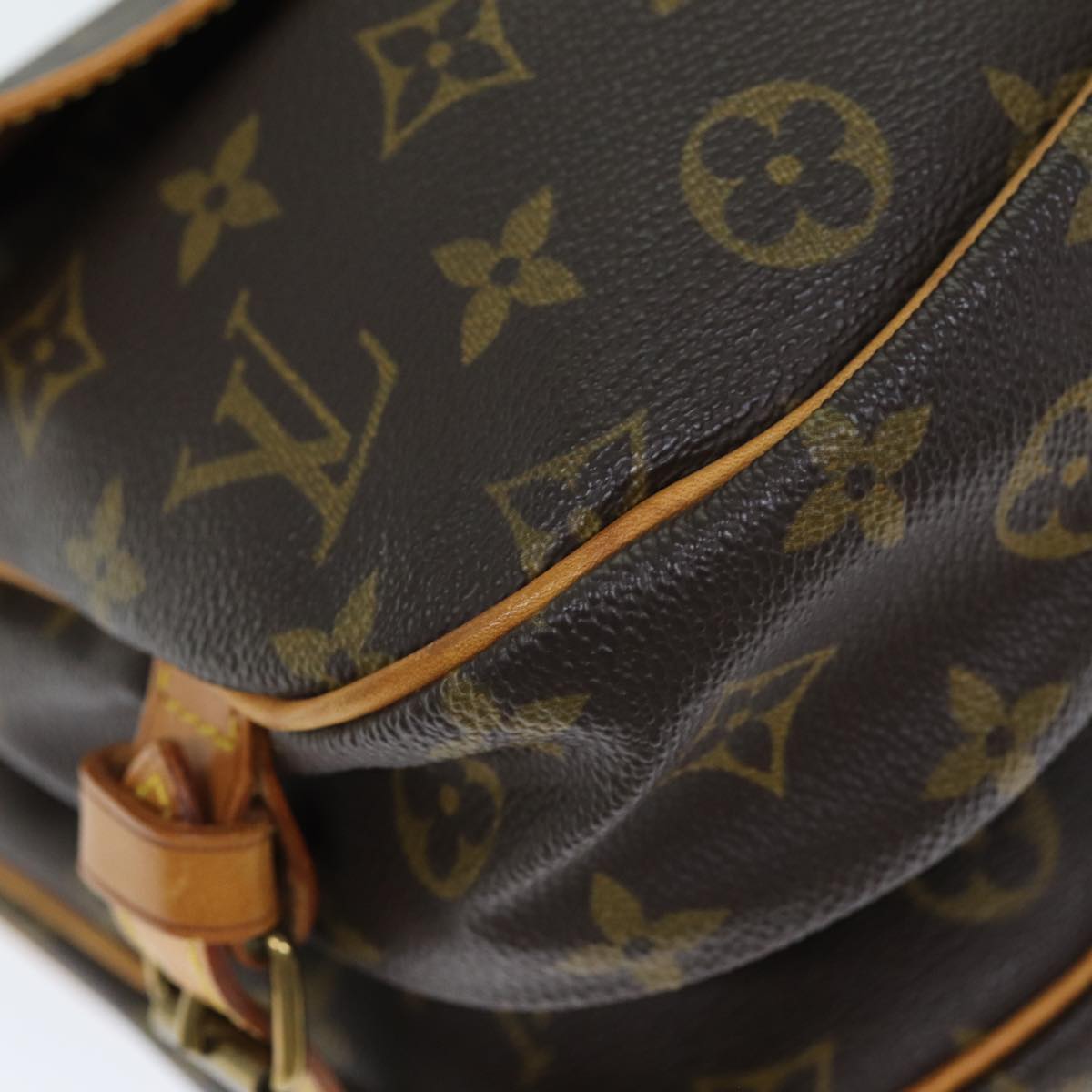 LOUIS VUITTON Monogram Saumur 30 Shoulder Bag M42256 LV Auth 70705