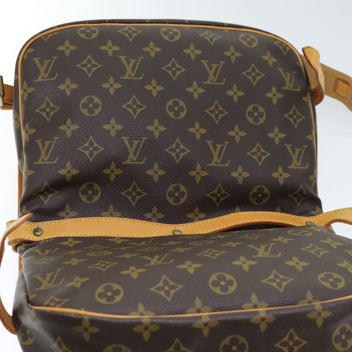 LOUIS VUITTON Monogram Saumur 30 Shoulder Bag M42256 LV Auth 70705