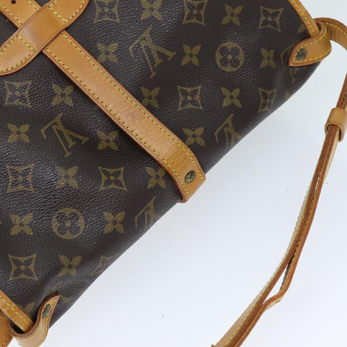 LOUIS VUITTON Monogram Saumur 30 Shoulder Bag M42256 LV Auth 70705