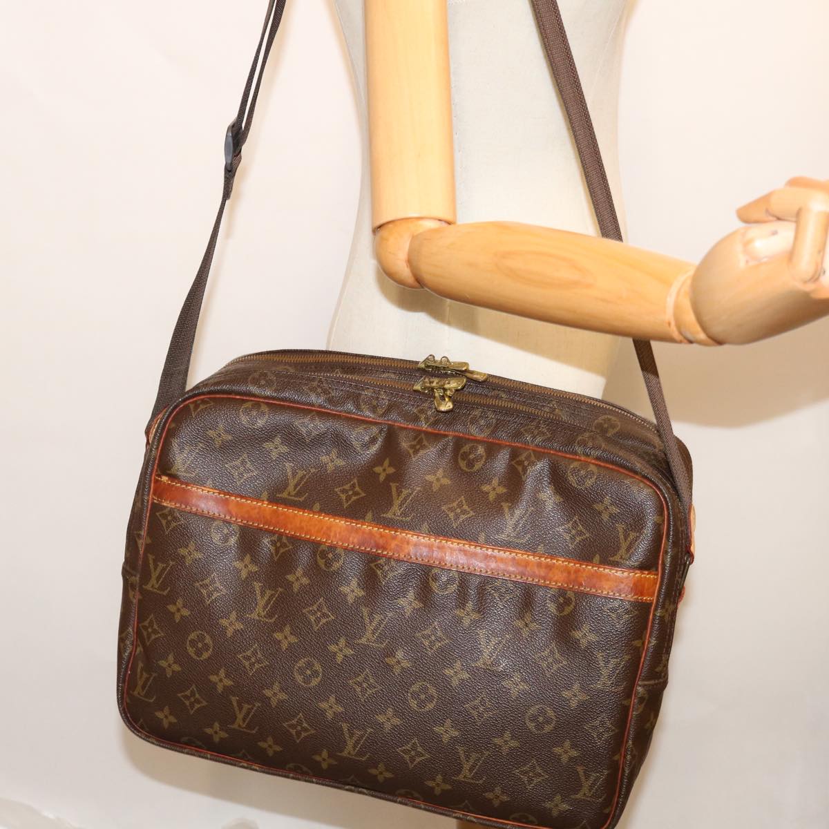 LOUIS VUITTON Monogram Reporter GM Shoulder Bag M45252 LV Auth 70787