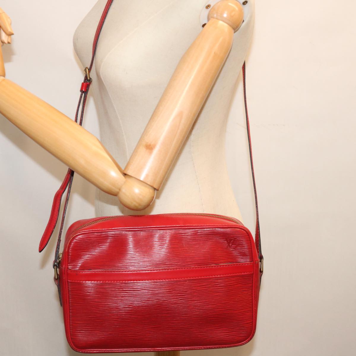 LOUIS VUITTON Epi Trocadero 27 Shoulder Bag Red M52317 LV Auth 70926