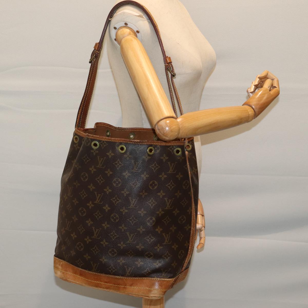 LOUIS VUITTON Monogram Noe Shoulder Bag M42224 LV Auth 70976