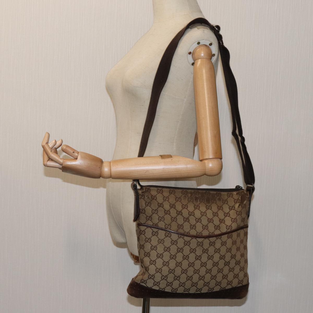 GUCCI GG Canvas Shoulder Bag Beige Auth 71027