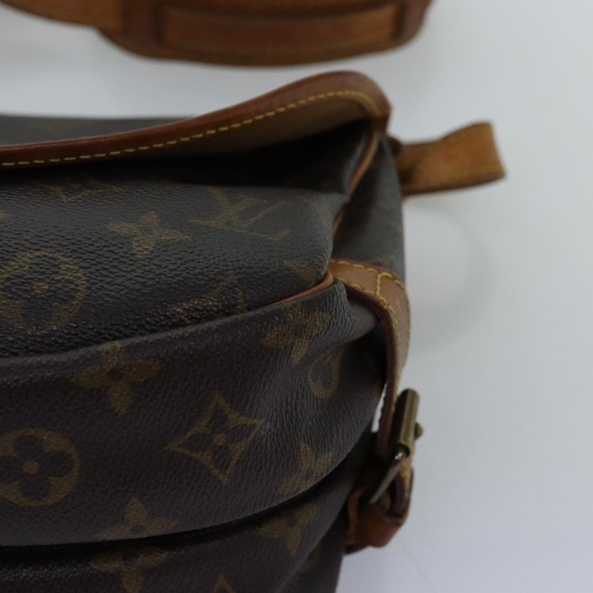 LOUIS VUITTON Monogram Saumur 30 Shoulder Bag M42256 LV Auth 71077