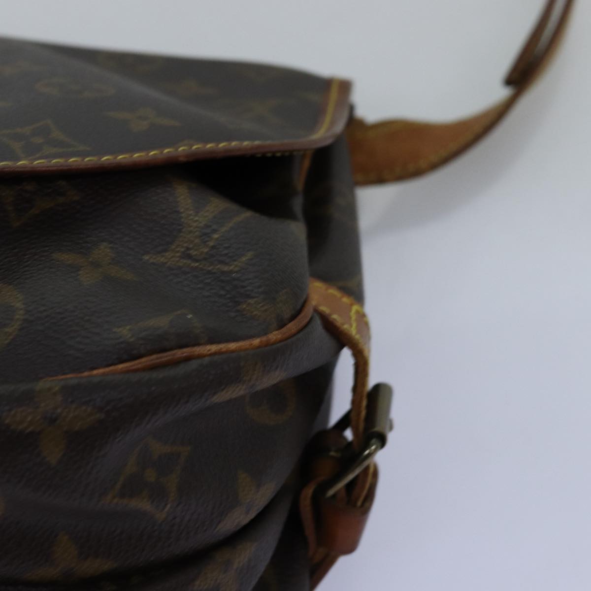 LOUIS VUITTON Monogram Saumur 30 Shoulder Bag M42256 LV Auth 71077