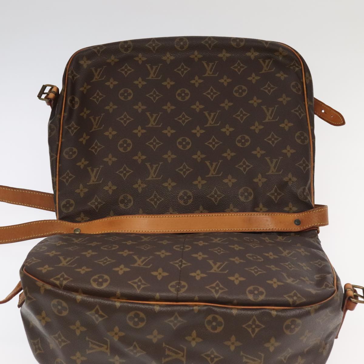 LOUIS VUITTON Monogram Saumur 35 Shoulder Bag M42254 LV Auth 71081