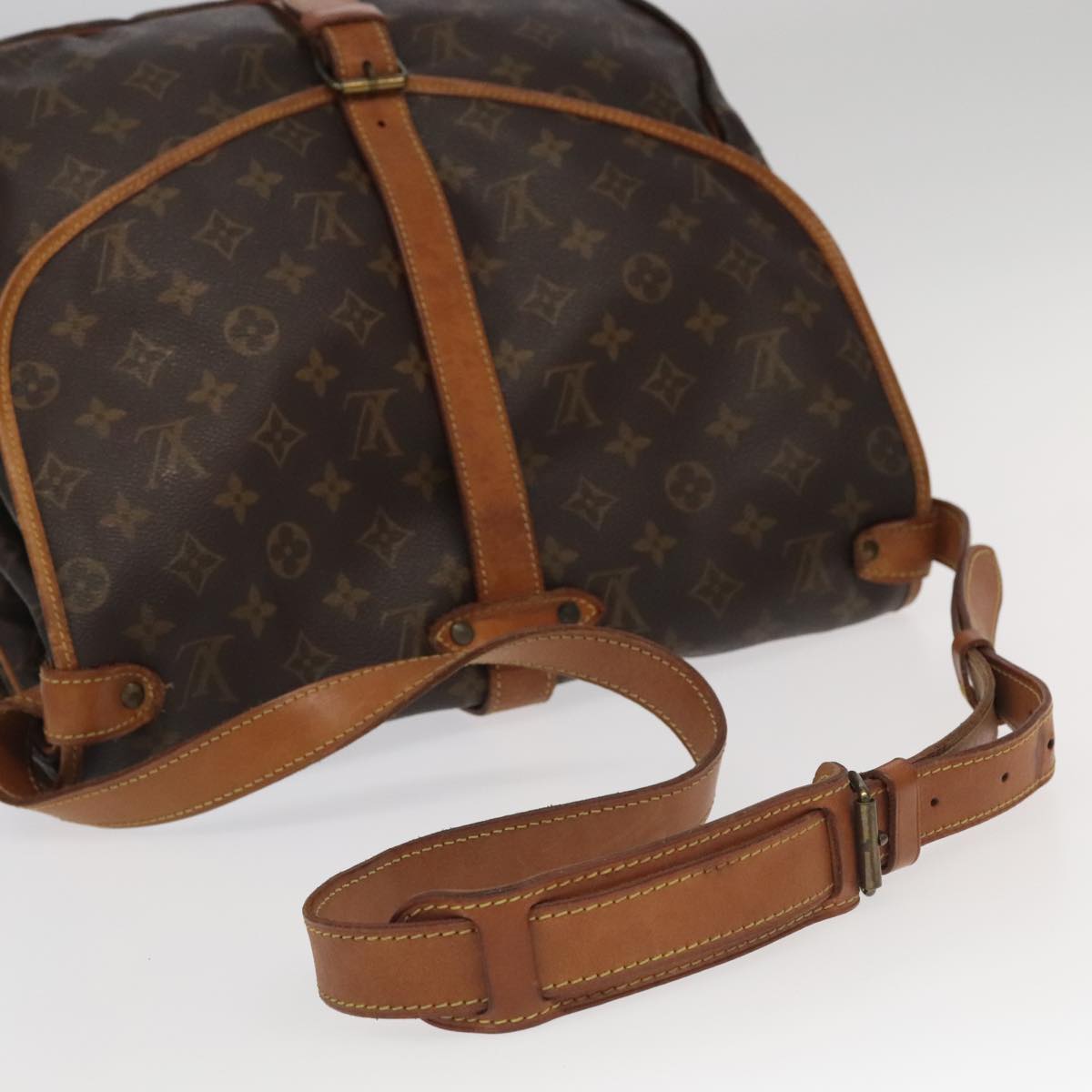 LOUIS VUITTON Monogram Saumur 35 Shoulder Bag M42254 LV Auth 71081