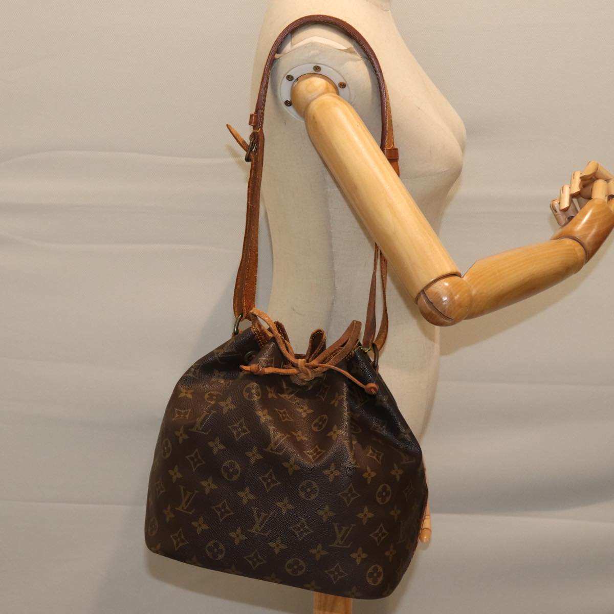 LOUIS VUITTON Monogram Petit Noe Shoulder Bag M42226 LV Auth 71092