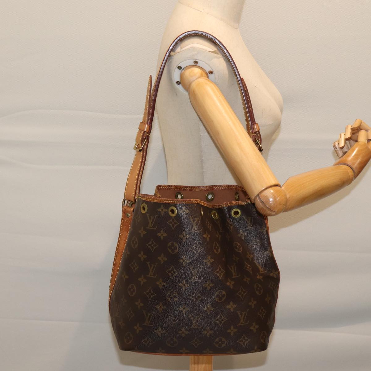 LOUIS VUITTON Monogram Petit Noe Shoulder Bag M42226 LV Auth 71391