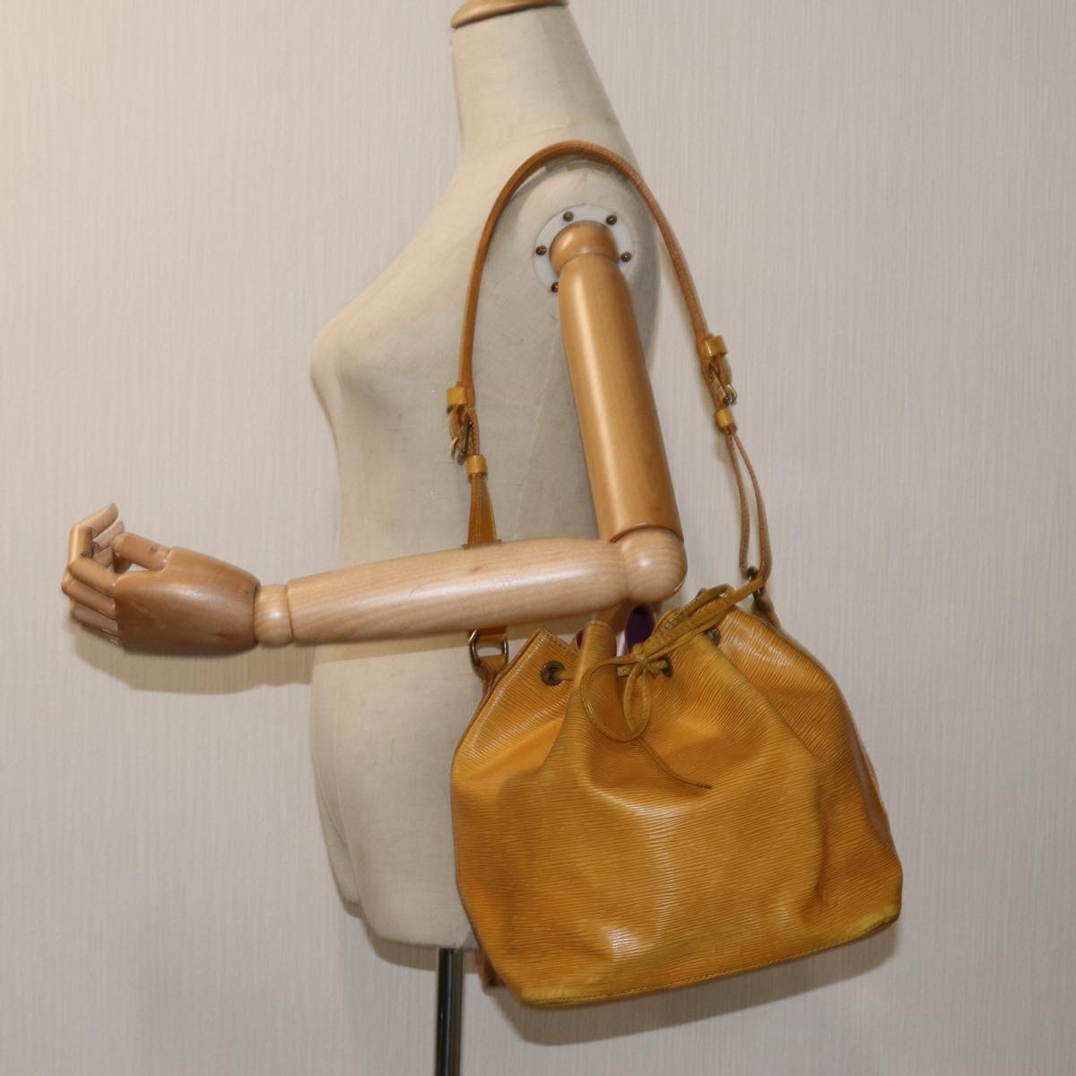 LOUIS VUITTON Epi Petit Noe Shoulder Bag Tassili Yellow M44109 LV Auth 71397