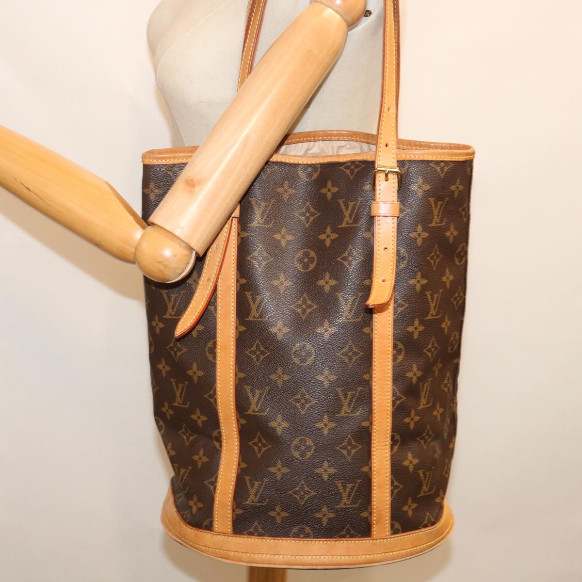 LOUIS VUITTON Monogram Bucket GM Shoulder Bag M42236 LV Auth 71398