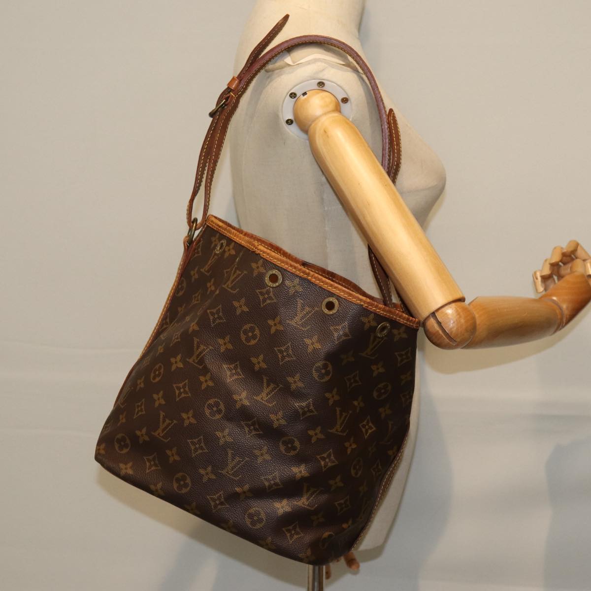 LOUIS VUITTON Monogram Petit Noe Shoulder Bag M42226 LV Auth 71474