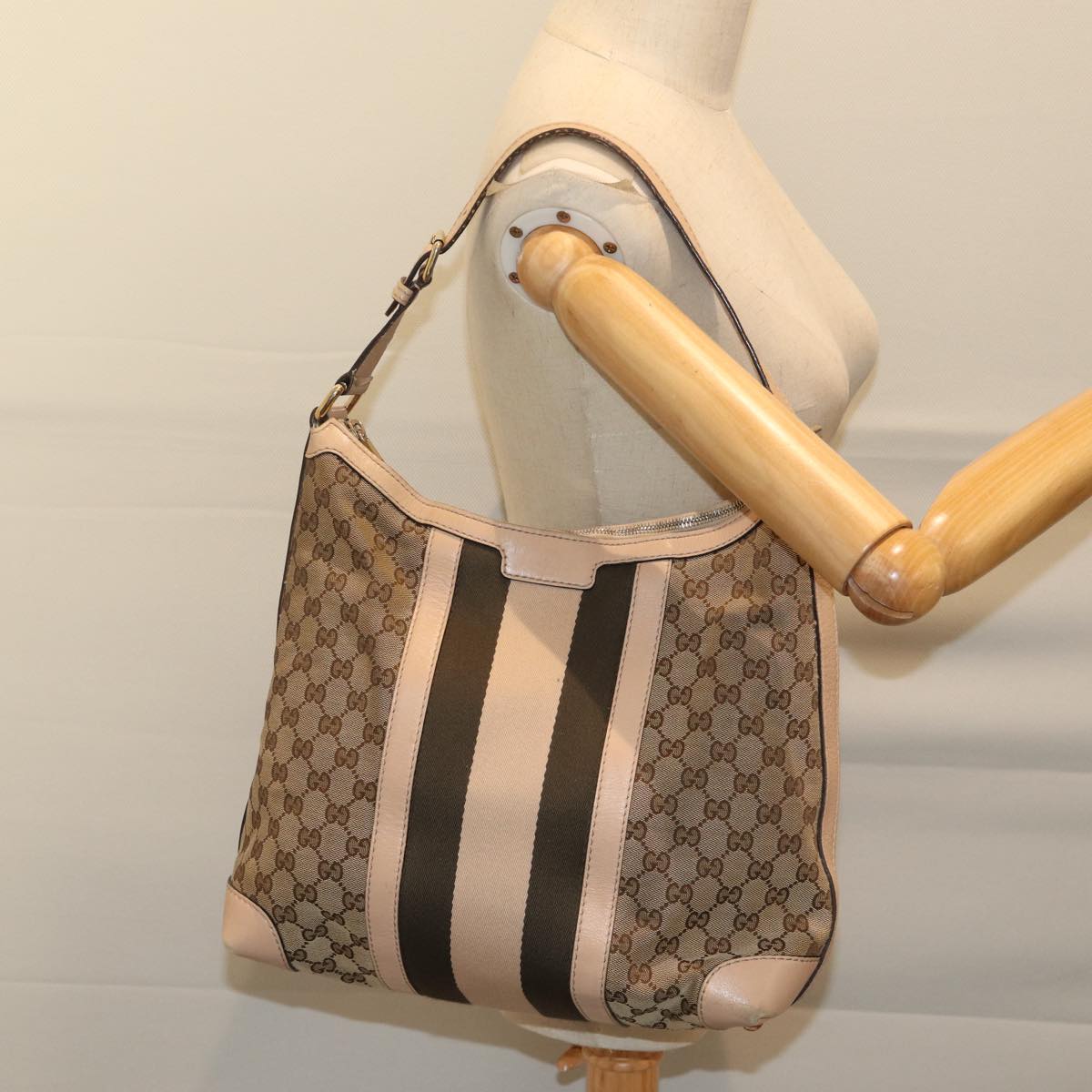 GUCCI GG Canvas Shoulder Bag Beige 257084 Auth 71510