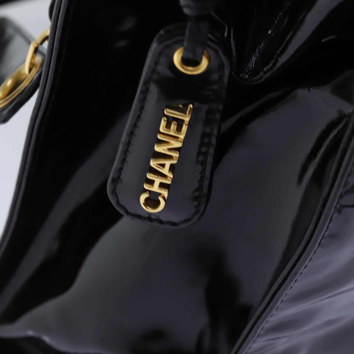 CHANEL Chain Shoulder Bag Patent leather Black CC Auth 71572