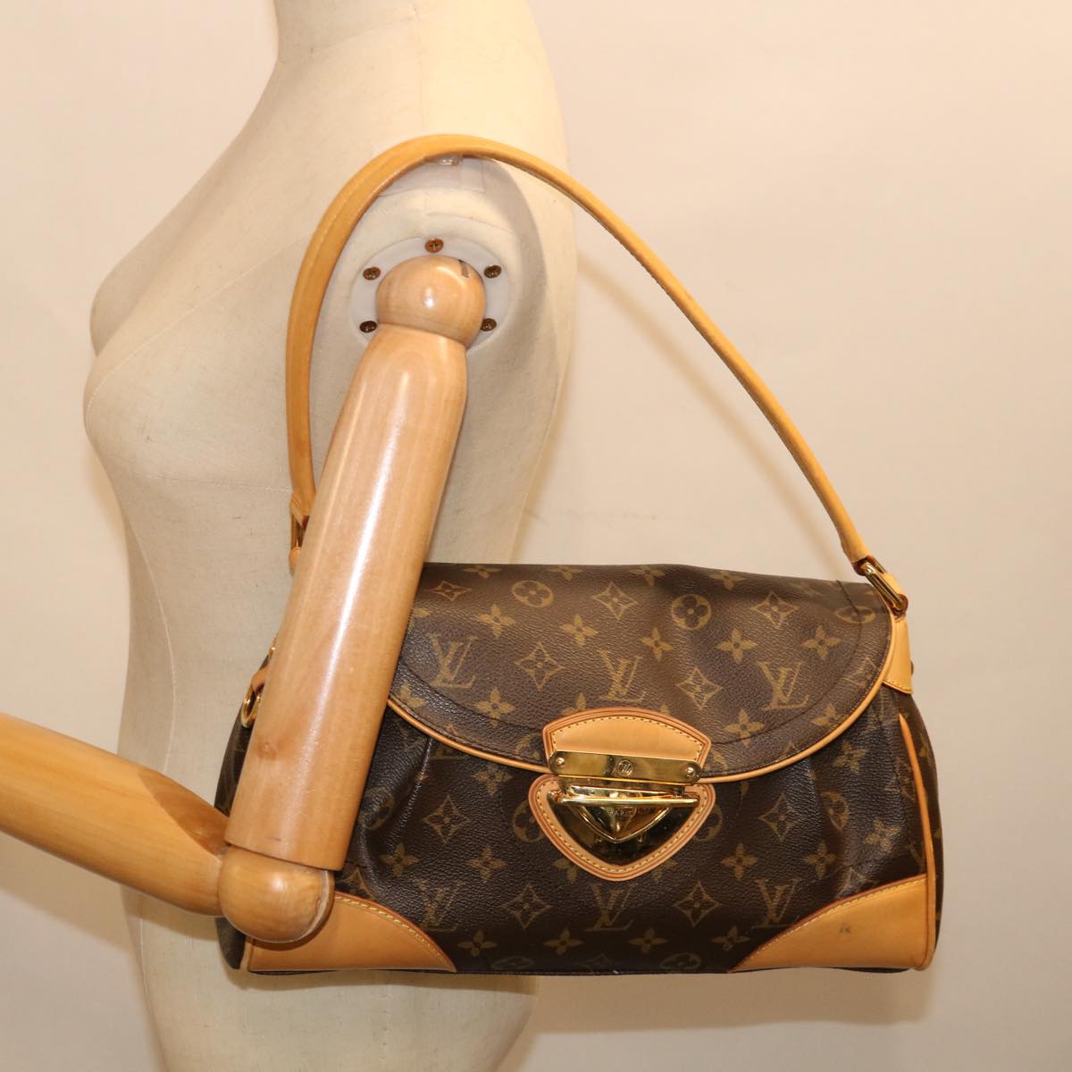 LOUIS VUITTON Monogram Beverly MM Shoulder Bag M40121 LV Auth 71606