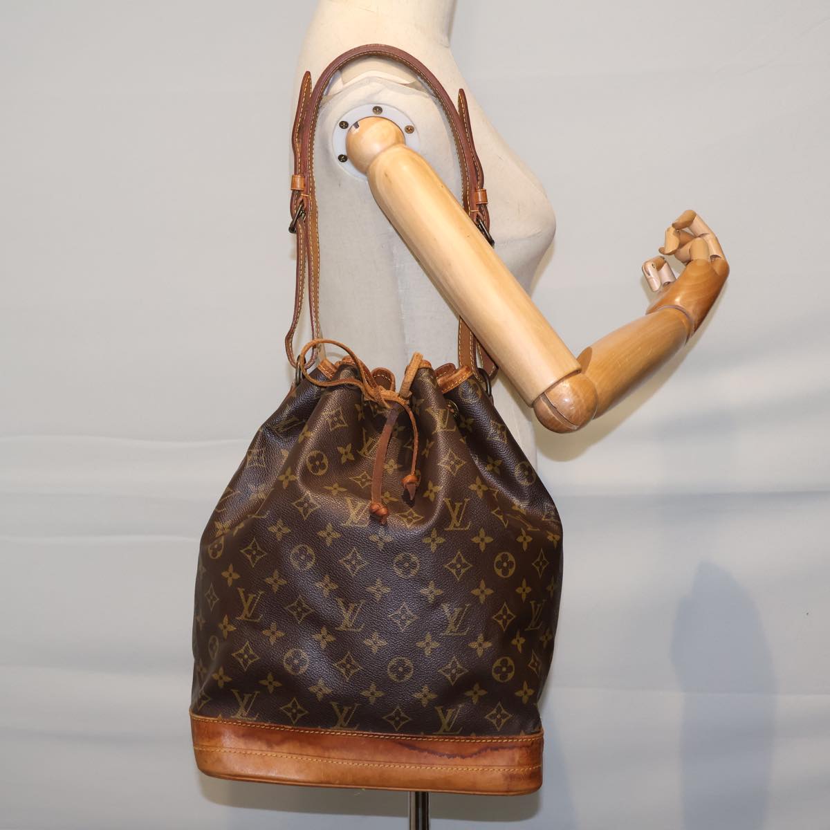 LOUIS VUITTON Monogram Noe Shoulder Bag M42224 LV Auth 71626