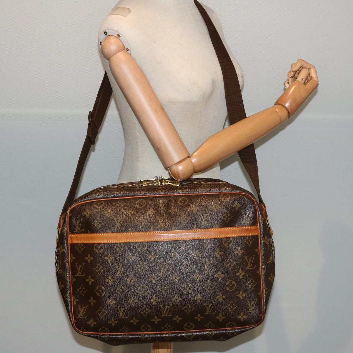 LOUIS VUITTON Monogram Reporter GM Shoulder Bag M45252 LV Auth 71719