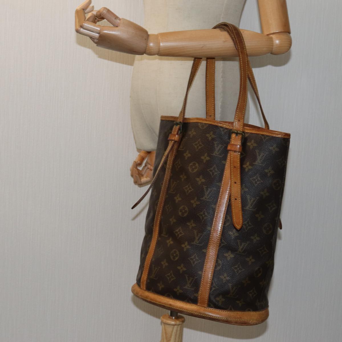 LOUIS VUITTON Monogram Bucket GM Shoulder Bag Vintage M42236 LV Auth 71730