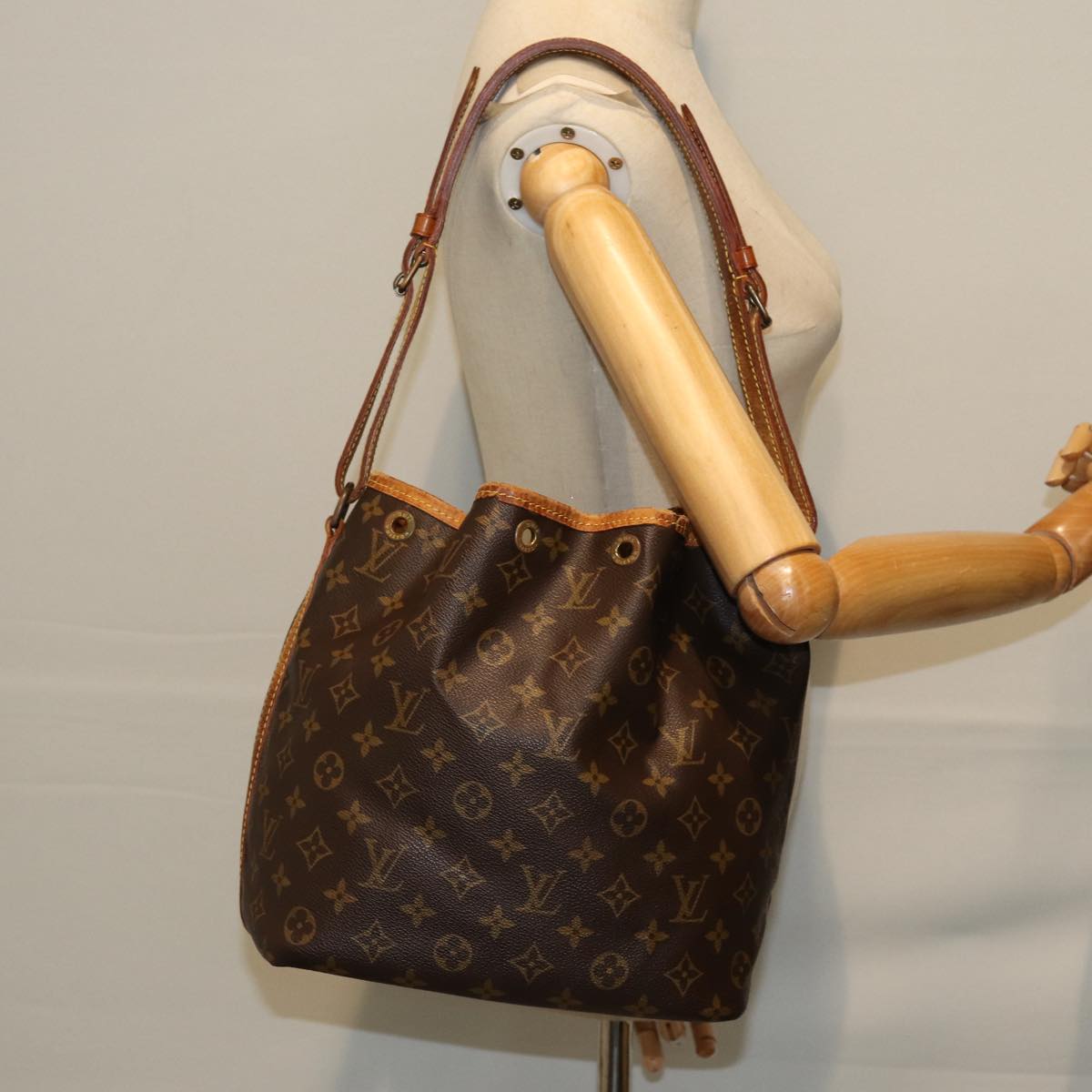 LOUIS VUITTON Monogram Petit Noe Shoulder Bag M42226 LV Auth 71736