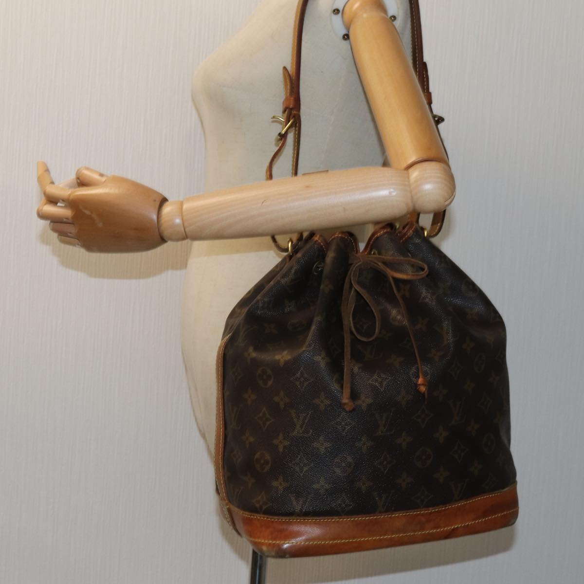 LOUIS VUITTON Monogram Noe Shoulder Bag M42224 LV Auth 71743