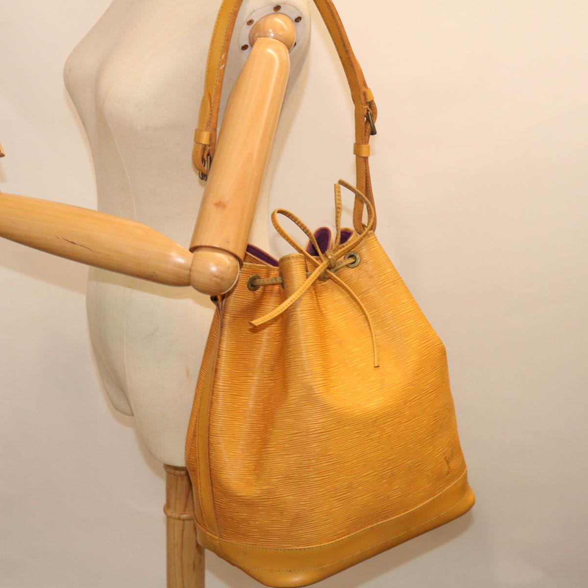 LOUIS VUITTON Epi Noe Shoulder Bag Tassili Yellow M44009 LV Auth 71771