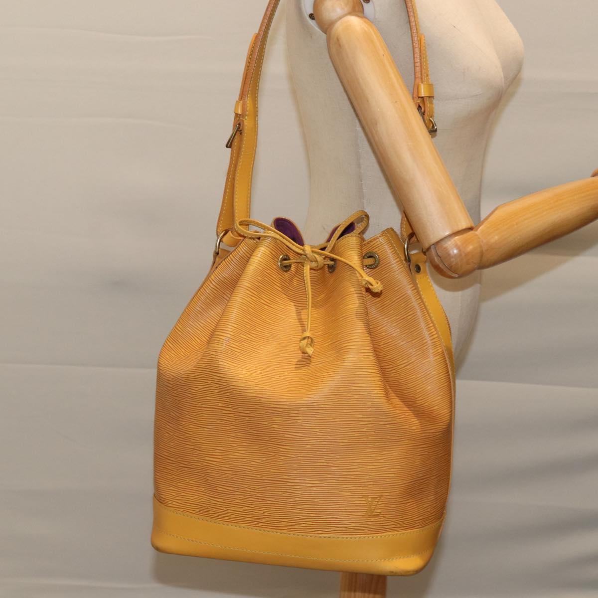 LOUIS VUITTON Epi Noe Shoulder Bag Tassili Yellow M44009 LV Auth 71772