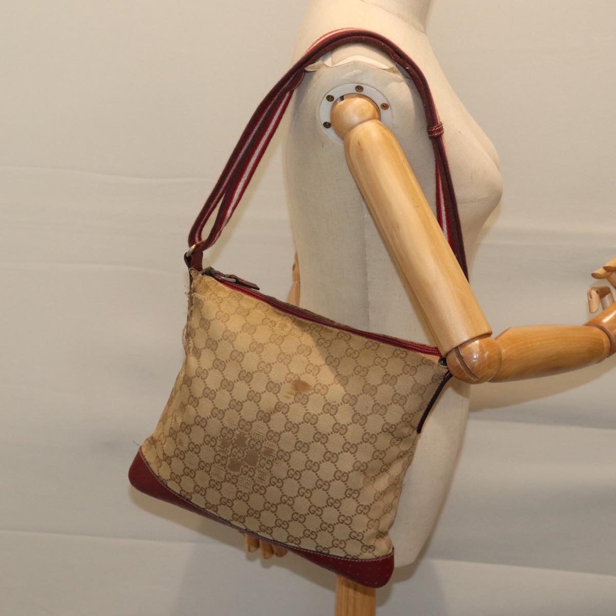 GUCCI GG Canvas Sherry Line Shoulder Bag Beige Red 145857 Auth 71790