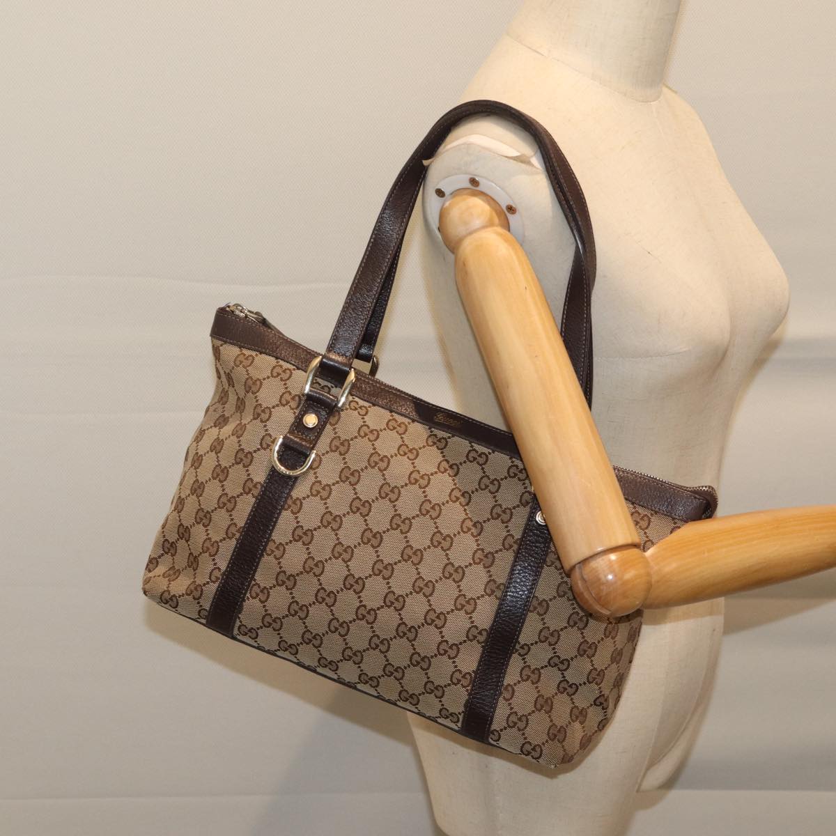 GUCCI GG Canvas Shoulder Bag Beige 141470 Auth 72027