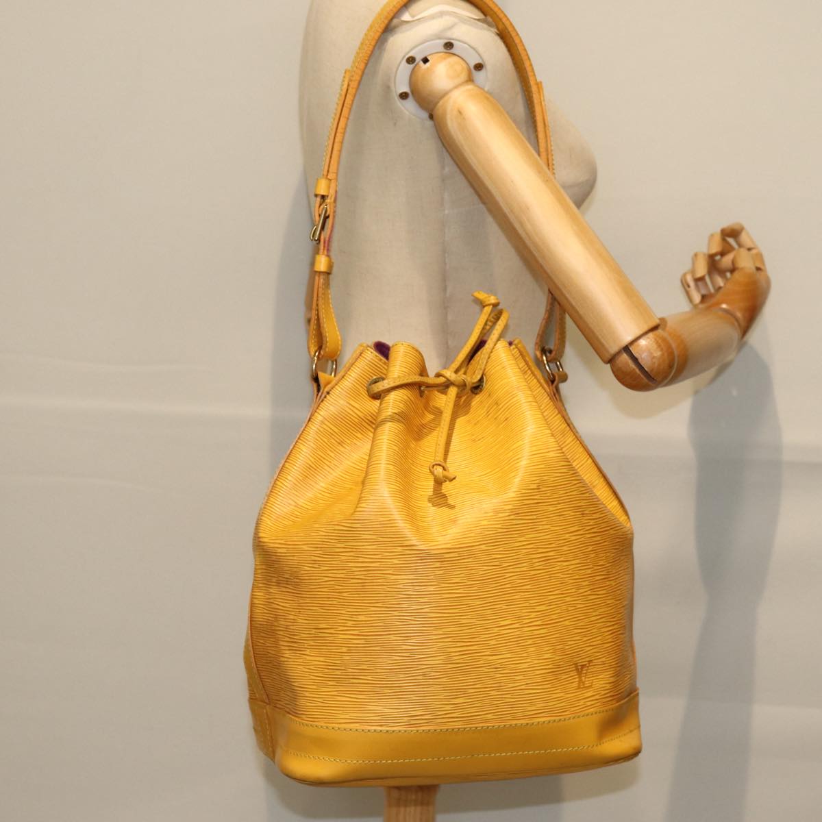 LOUIS VUITTON Epi Noe Shoulder Bag Tassili Yellow M44009 LV Auth 72192