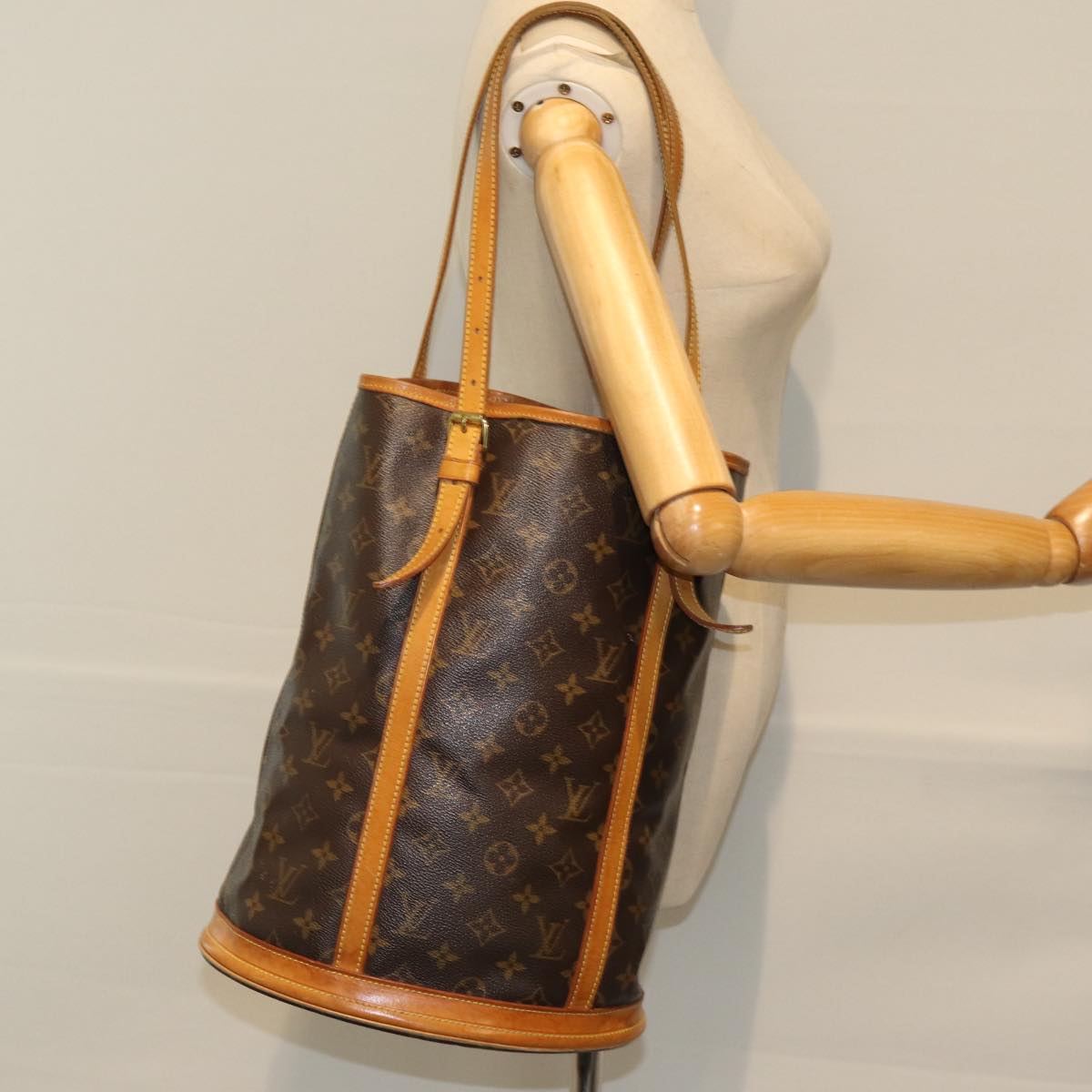 LOUIS VUITTON Monogram Bucket GM Shoulder Bag M42236 LV Auth 72280