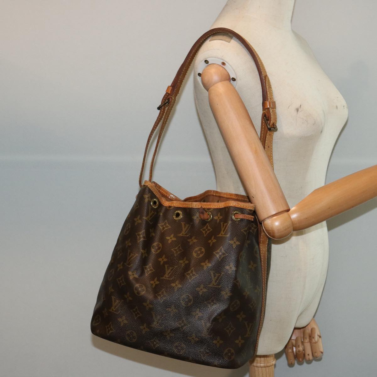 LOUIS VUITTON Monogram Petit Noe Shoulder Bag M42226 LV Auth 72282