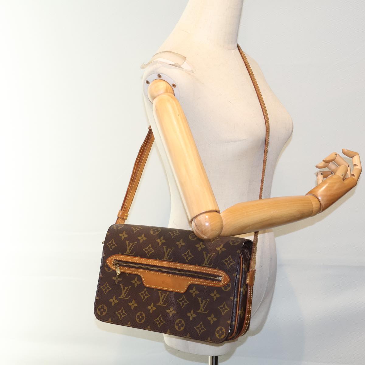 LOUIS VUITTON Monogram Saint Germain Shoulder Bag M51207 LV Auth 72348