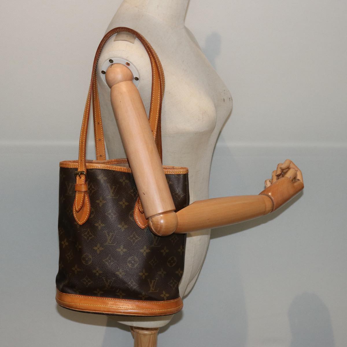 LOUIS VUITTON Monogram Bucket PM Shoulder Bag M42238 LV Auth 72358