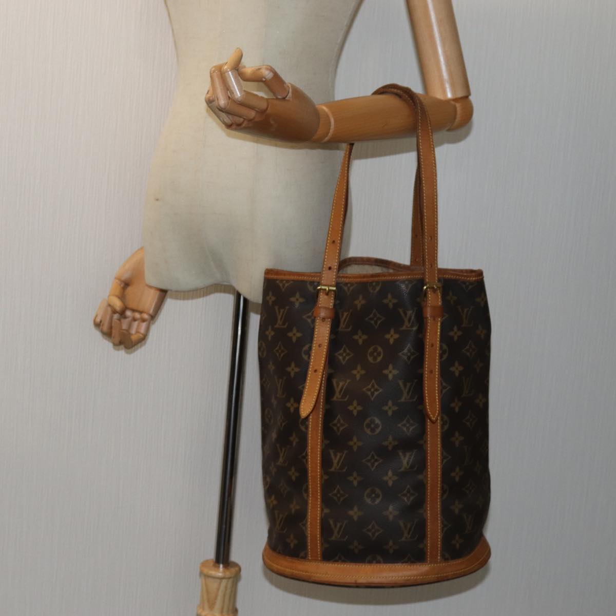 LOUIS VUITTON Monogram Bucket GM Shoulder Bag M42236 LV Auth 72362