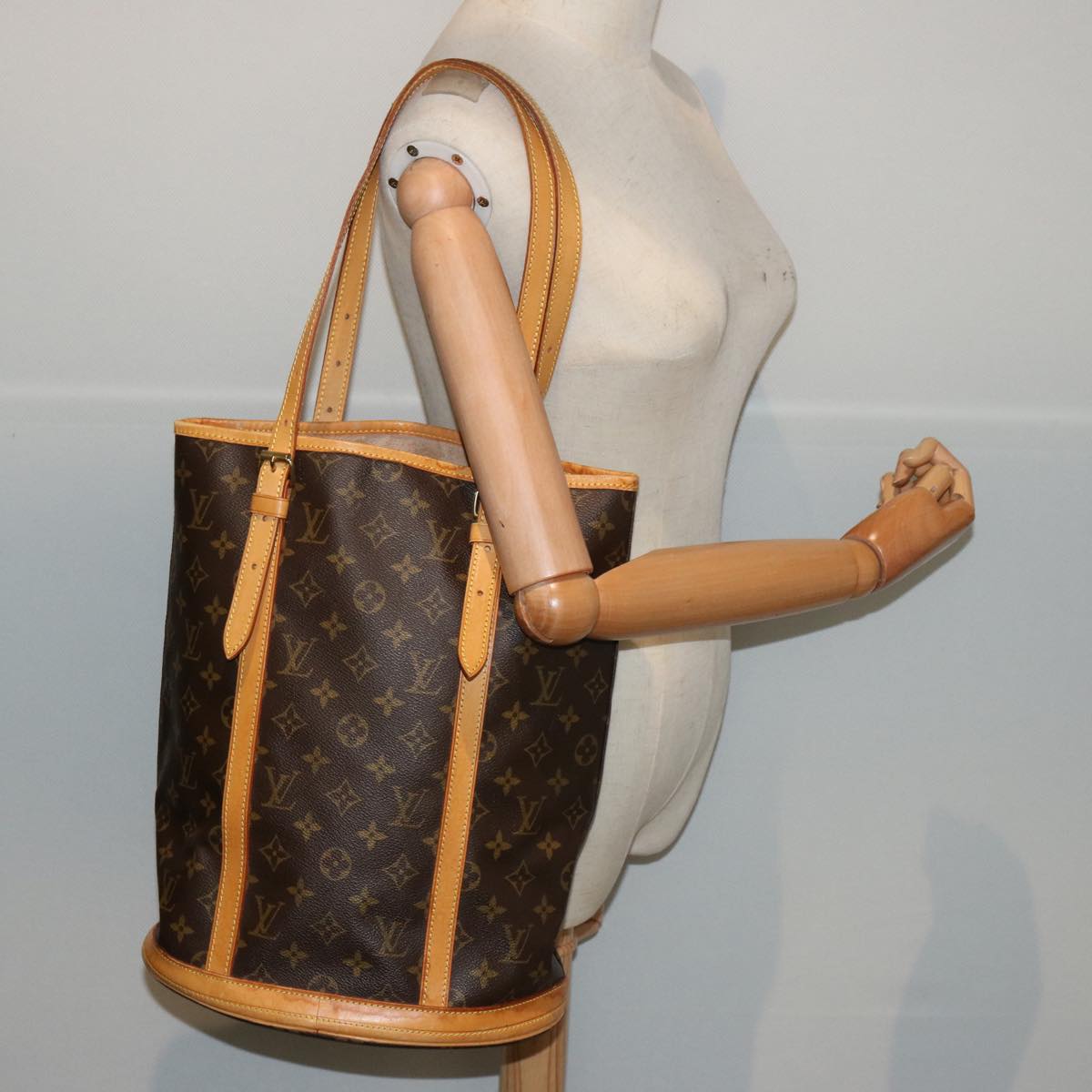 LOUIS VUITTON Monogram Bucket GM Shoulder Bag M42236 LV Auth 72365