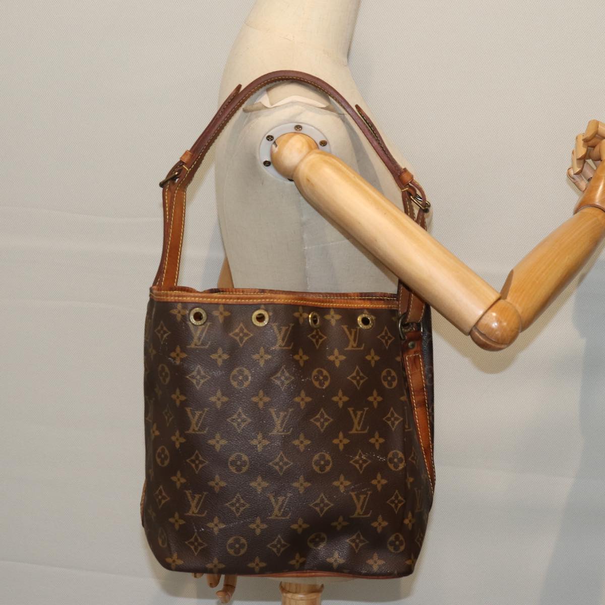 LOUIS VUITTON Monogram Petit Noe Shoulder Bag M42226 LV Auth 72369