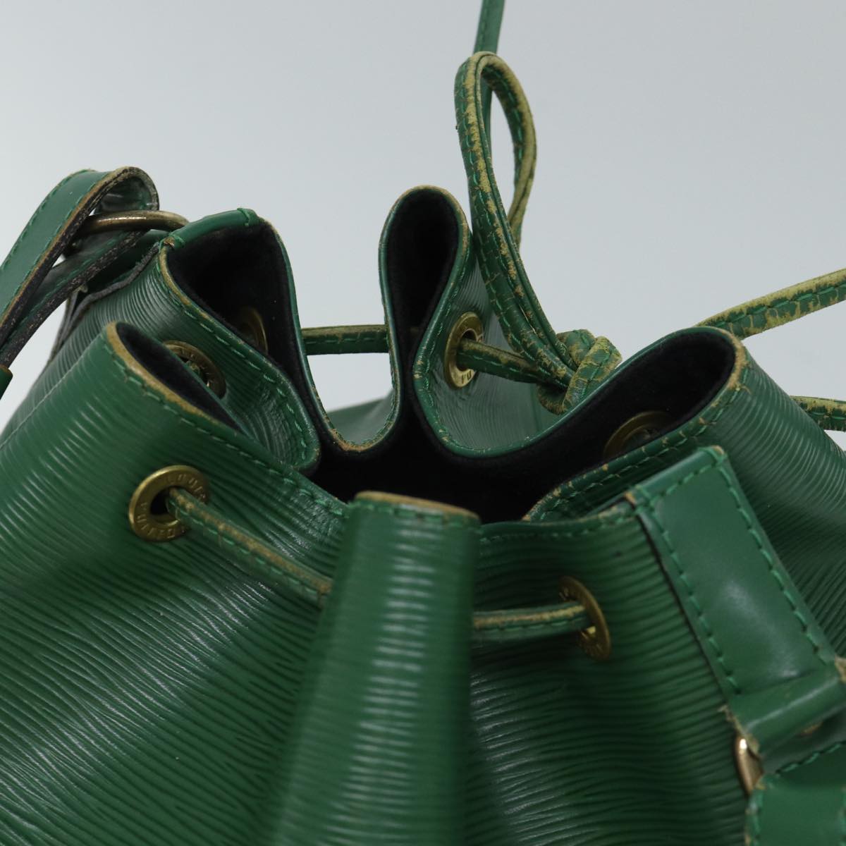 LOUIS VUITTON Epi Petit Noe Shoulder Bag Green M44104 LV Auth 72399