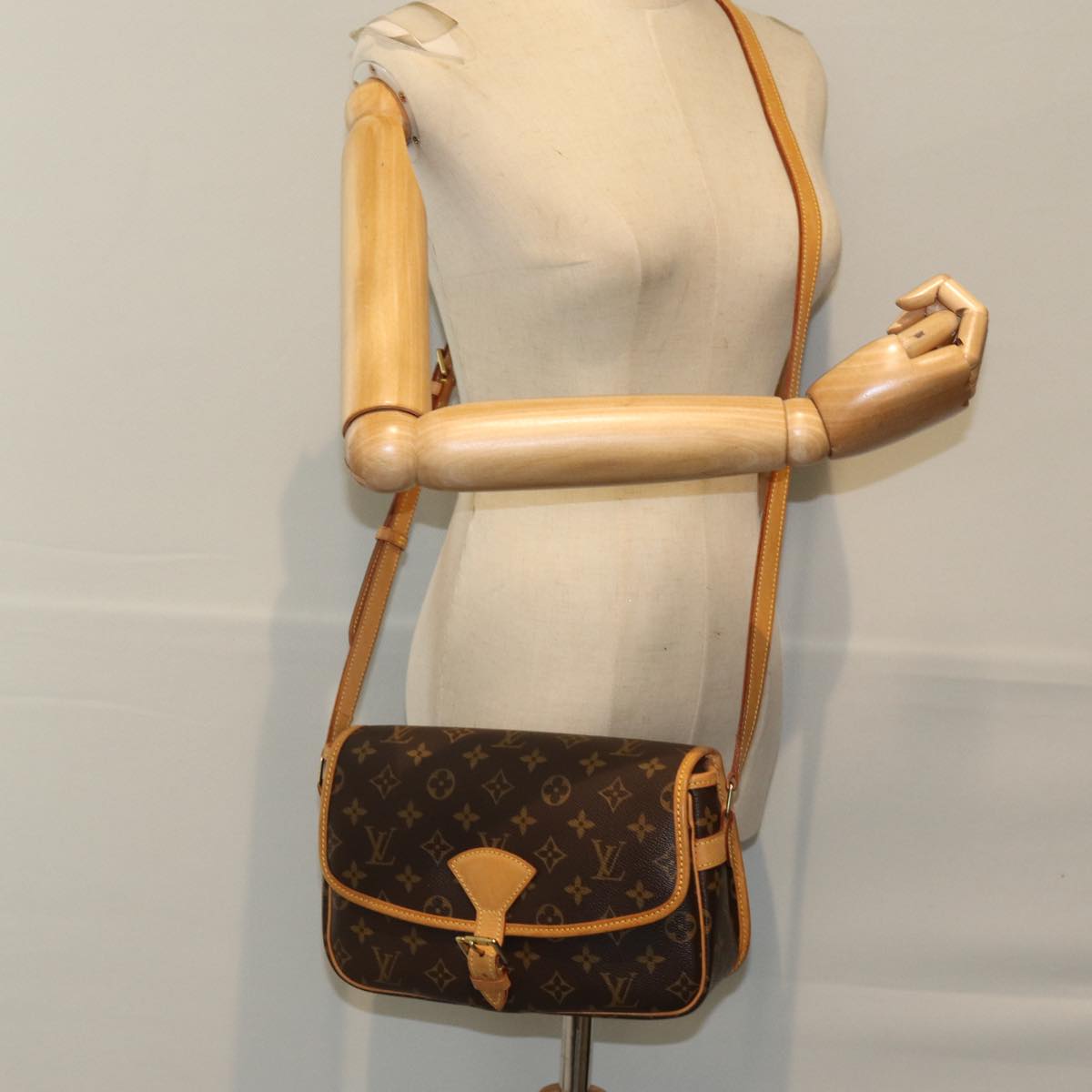 LOUIS VUITTON Monogram Sologne Shoulder Bag M42250 LV Auth 72434